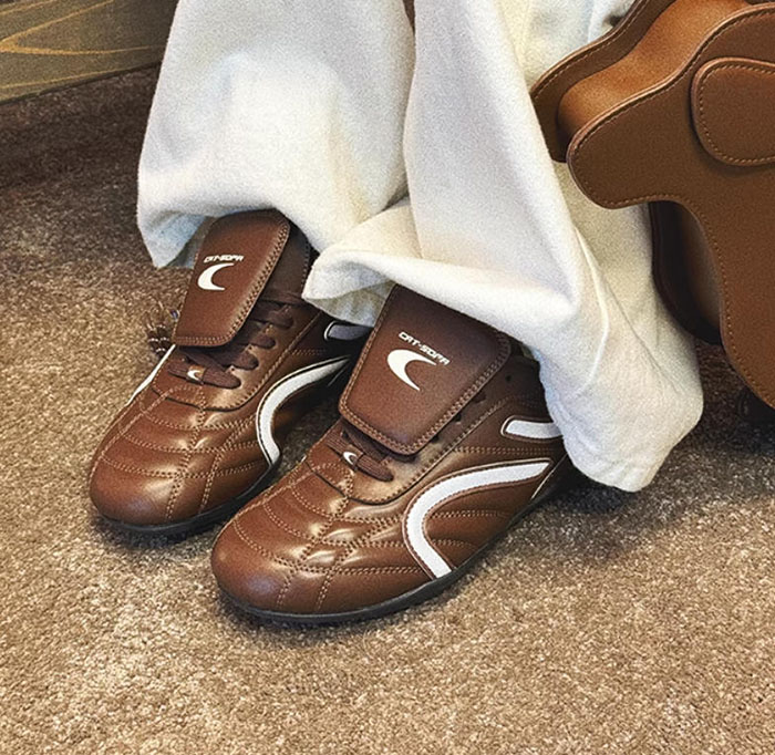 复古运动风潮破圈！CAT&SOFA「猫与沙发」2025全新双C足球鞋登场图片4