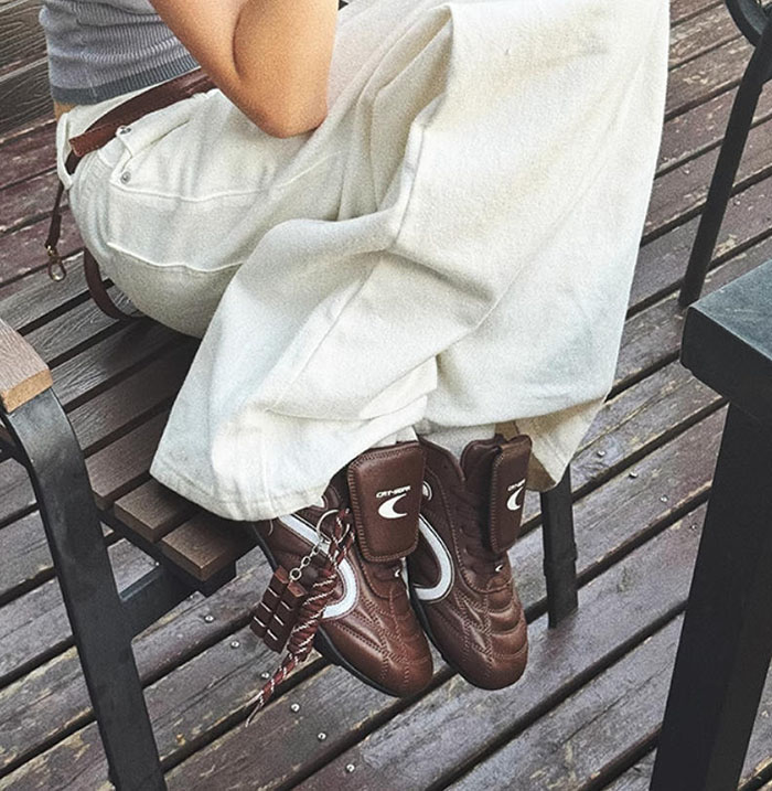 复古运动风潮破圈！CAT&SOFA「猫与沙发」2025全新双C足球鞋登场图片3