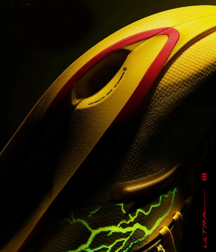 李宁飞电5 ULTRA × 宝可梦联名跑鞋上市预告图片3