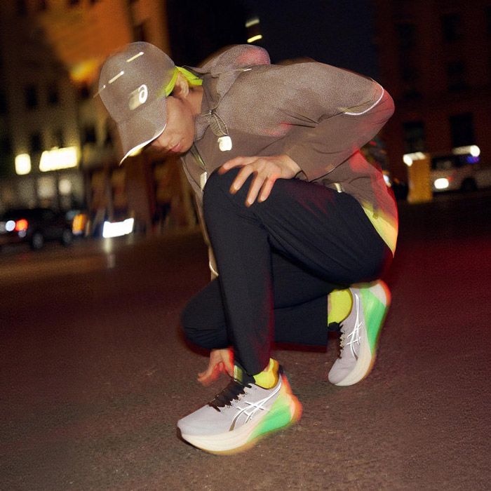 极光上脚！亚瑟士2026新款GEL-NIMBUS 28反光夜跑鞋发售图片