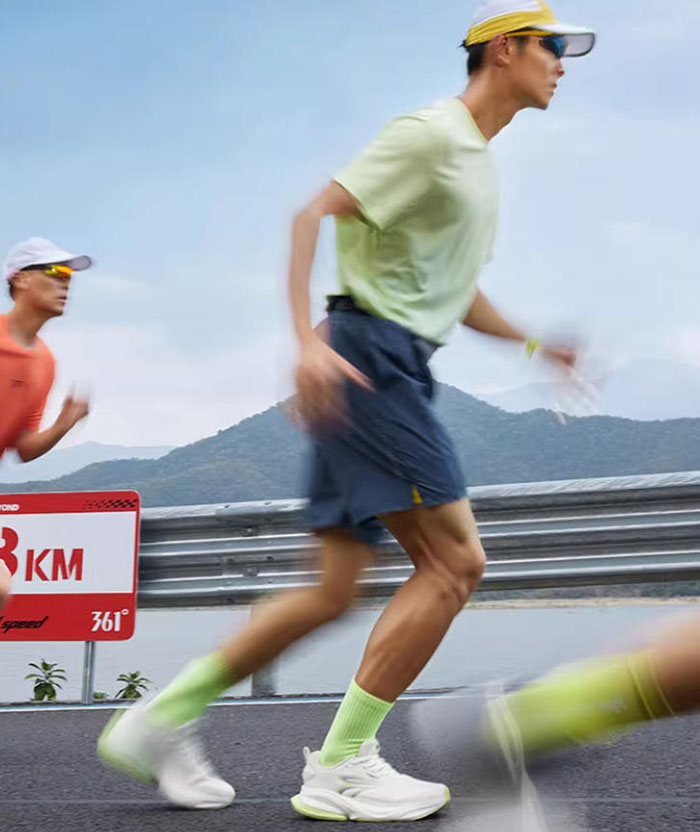 361° 赤焰MAX跑鞋深度解析：全维升级诠释运动美学图片