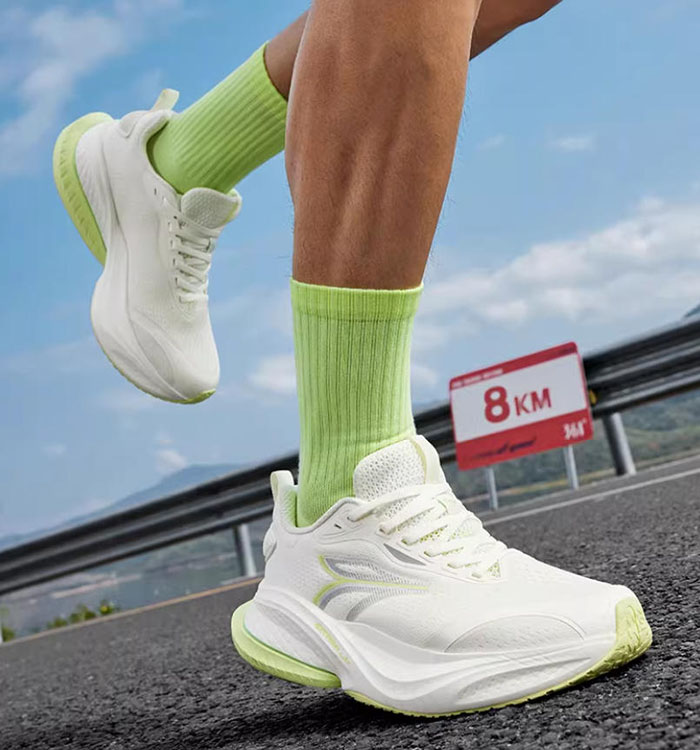 361° 赤焰MAX跑鞋深度解析：全维升级诠释运动美学图片2