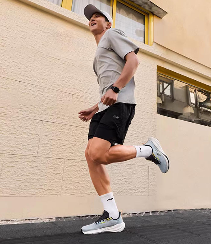 2026新款李宁吾跃4.0跑鞋怎么样？多维升级诠释运动休闲新体验图片4