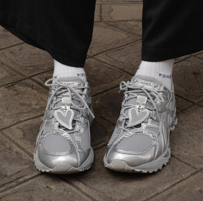 ASICS×KIMHEKIM联名GEL-NIMBUS 10.1运动鞋惊艳登陆图片1