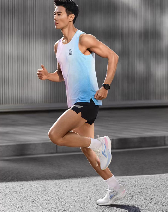 爆款跑鞋！李宁吾适6减震回弹跑鞋评测图片3