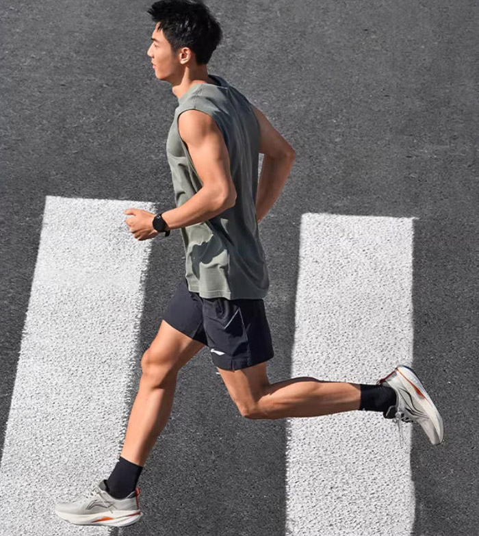 爆款跑鞋！李宁吾适6减震回弹跑鞋评测图片5