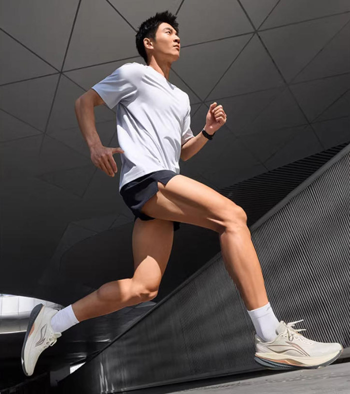 爆款跑鞋！李宁吾适6减震回弹跑鞋评测图片6