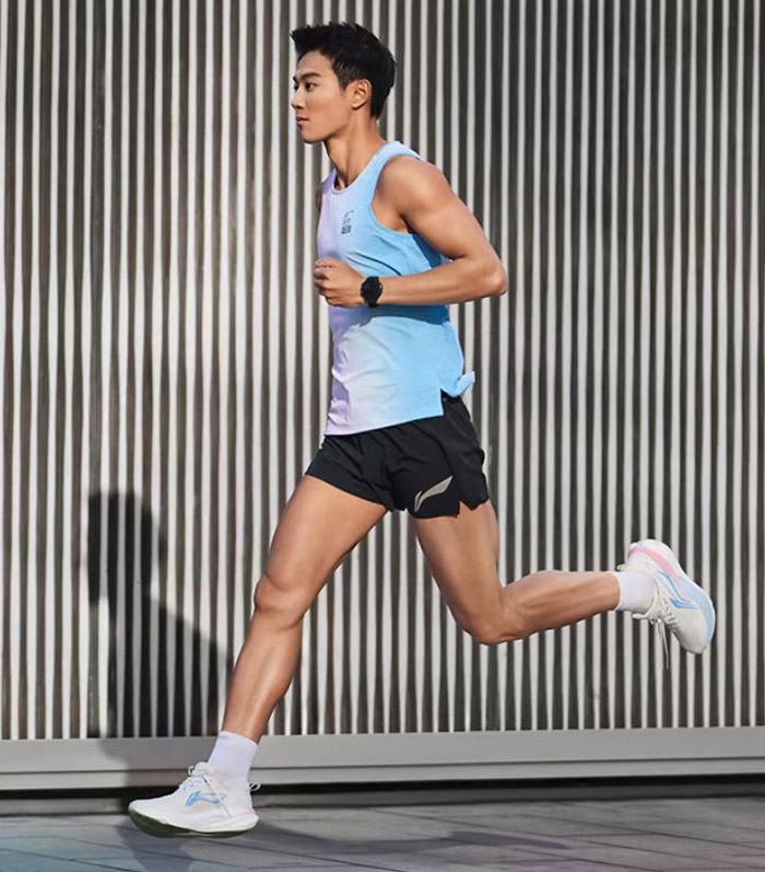 爆款跑鞋！李宁吾适6减震回弹跑鞋评测图片1