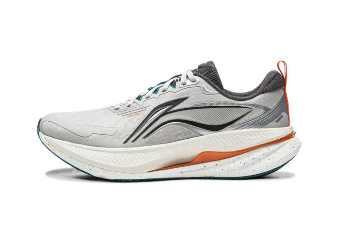 爆款跑鞋！李宁吾适6减震回弹跑鞋评测图片9