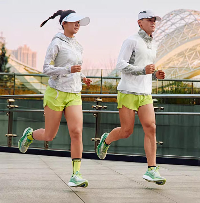 索康尼2026全新武汉城市特别款KINVARA菁华16跑鞋惊艳亮相图片