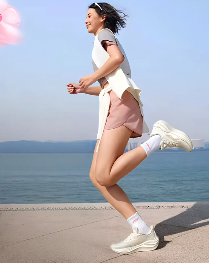 爆款跑鞋：李宁2026女款凌波2跑鞋深度评测图片1