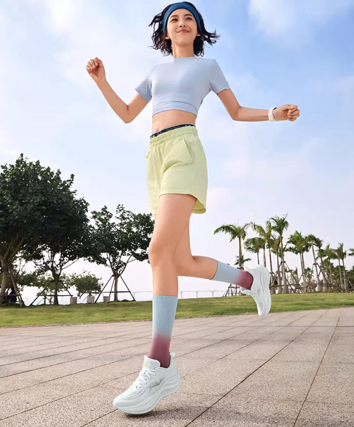 爆款跑鞋：李宁2026女款凌波2跑鞋深度评测图片7
