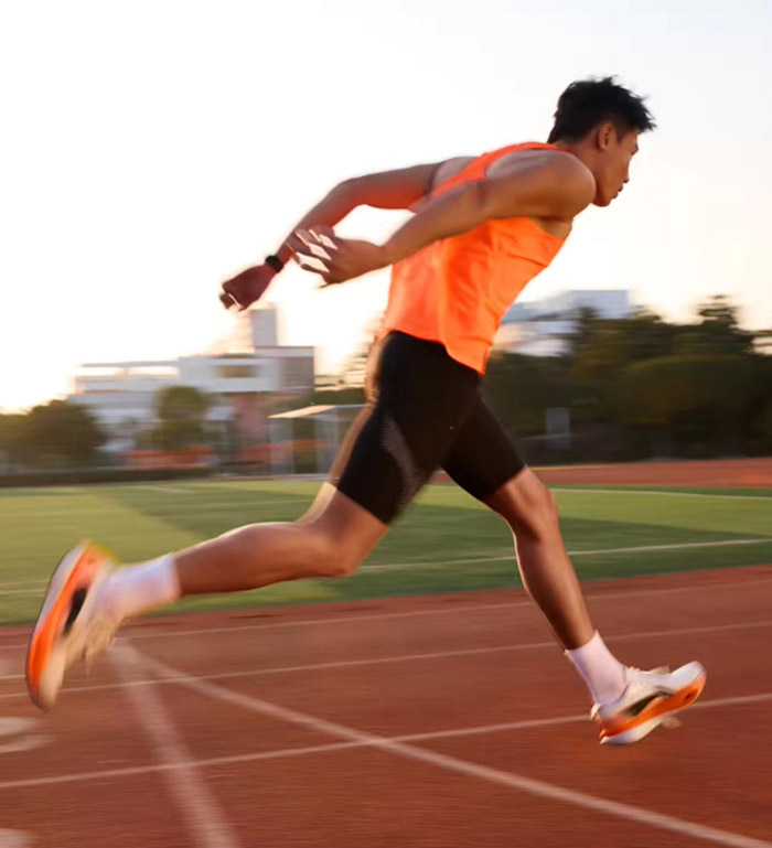 爆款跑鞋：李宁2026新款追风PRO2碳板跑鞋评测图片