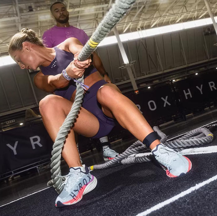 重磅联名登场！彪马 x HYROX联名款彪速4氮气跑鞋上市图片3