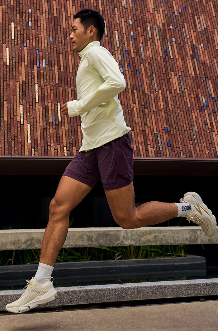 布鲁克斯2026全新椰奶色Glycerin甘油Flex跑鞋优雅登场