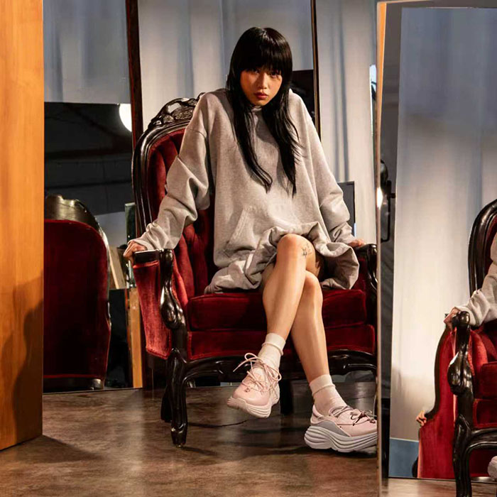 HOKA推出2026全新「榉木白/石灰白」BONDI MARY JANE玛丽珍鞋图片1