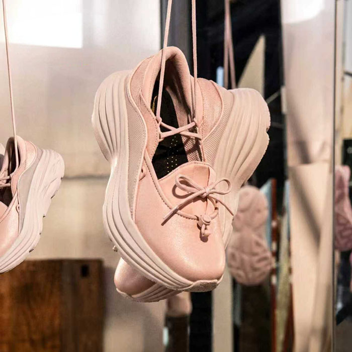 HOKA推出2026全新「榉木白/石灰白」BONDI MARY JANE玛丽珍鞋图片4