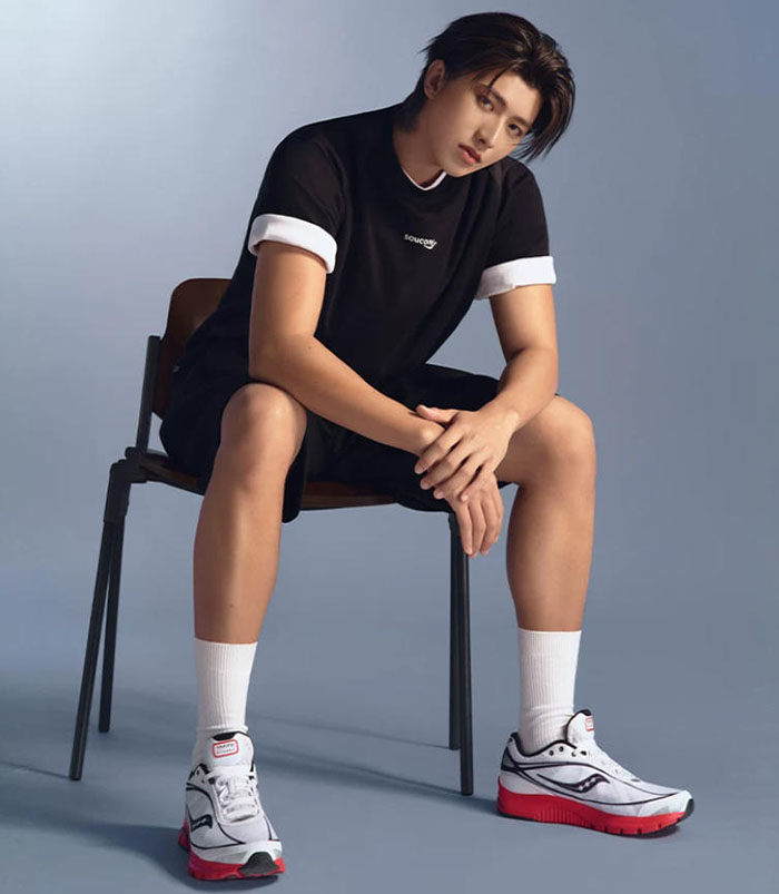 索康尼KINVARA 1跑鞋限定礼盒正式上市 蔡徐坤演绎广告大片图片3