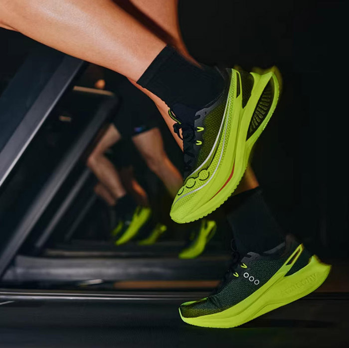 索康尼推出2026款啡鹏5碳板跑鞋解锁专业竞速新体验图片3