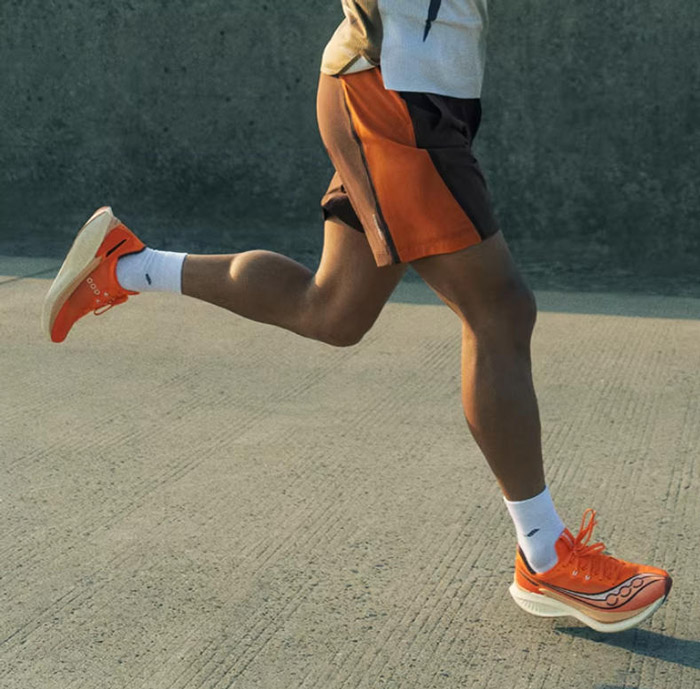 索康尼推出2026款啡鹏5碳板跑鞋解锁专业竞速新体验图片12