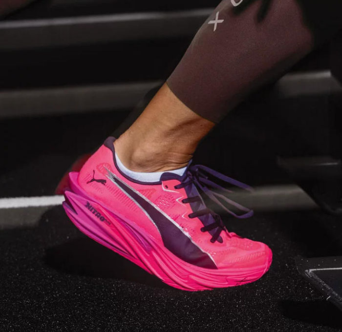 彪马携手HYROX打造2026定制版粉色彪破精英4氮气跑鞋图片5