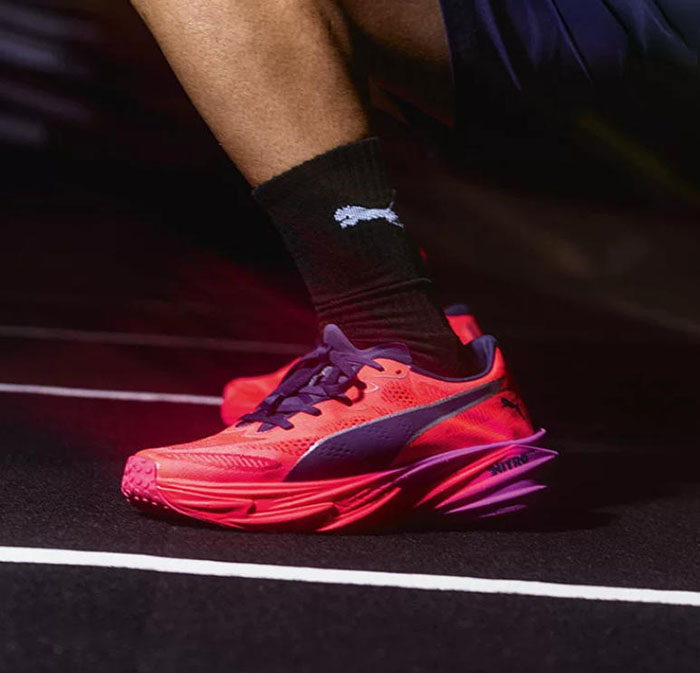 彪马携手HYROX打造2026定制版粉色彪破精英4氮气跑鞋图片1