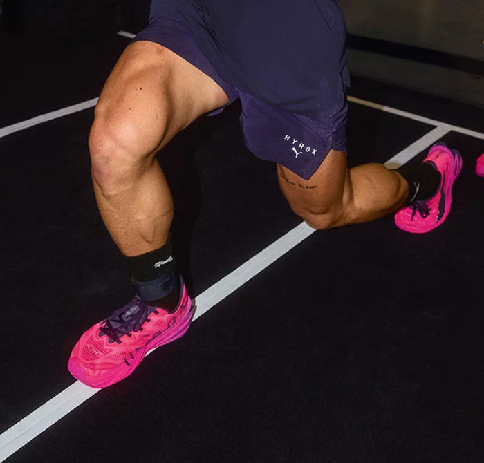 彪马携手HYROX打造2026定制版粉色彪破精英4氮气跑鞋图片2