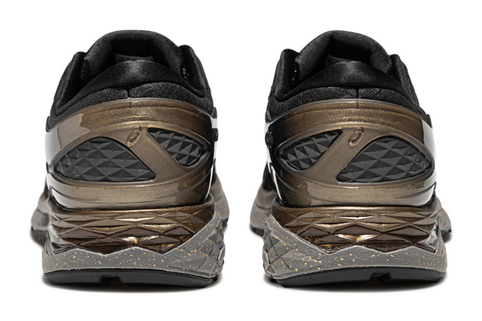 亚瑟士2025秋季新款黑金METARUN高端系列跑鞋重磅登场图片2 亚瑟士2025秋季新款黑金METARUN高端系列跑鞋重磅登场图片2