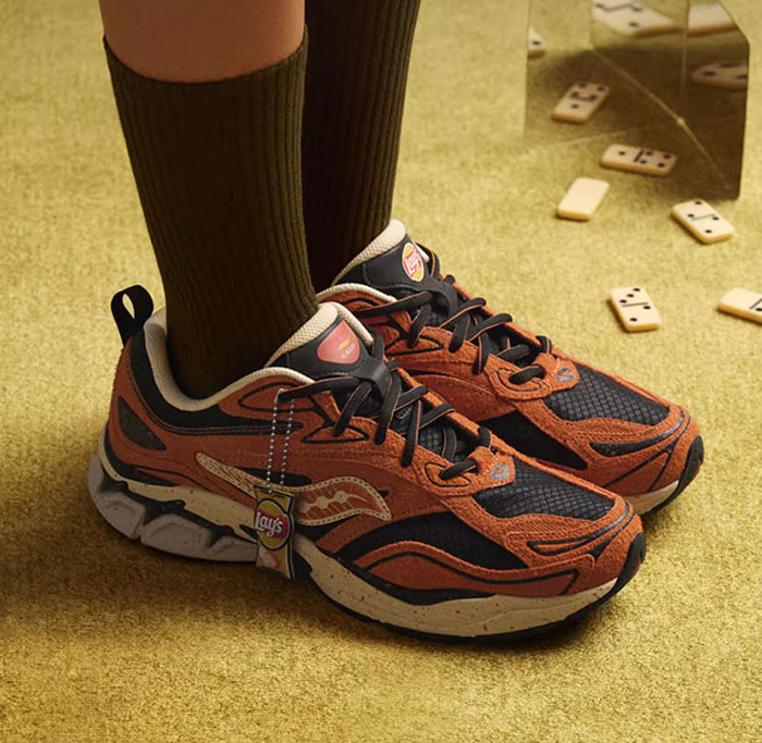 索康尼 × 乐事联名GRID FUSION运动鞋发售预告图片3