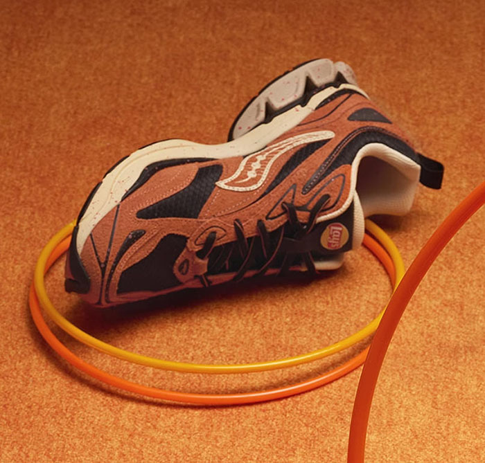 索康尼 × 乐事联名GRID FUSION运动鞋发售预告图片5