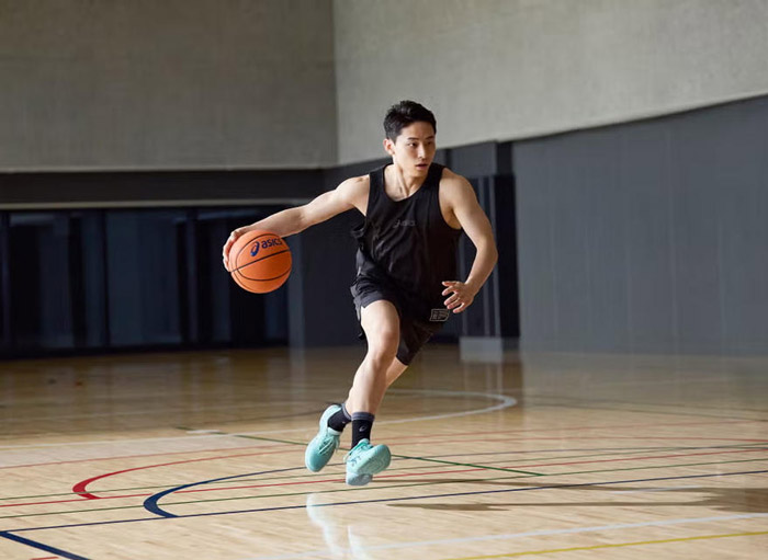 亚瑟士河村勇辉同款SWIFTACE YUKI篮球鞋重磅登场图片1