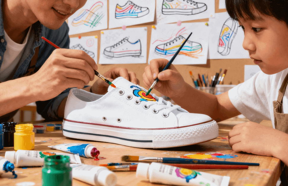 Z世代父母重塑消费逻辑 童鞋市场向健康化、个性化、下沉化升级(图1)