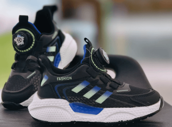 宝妈狂喜！可扩展式童楦获国家专利，一双鞋适配 6-12 岁，告别年年换鞋(图1)