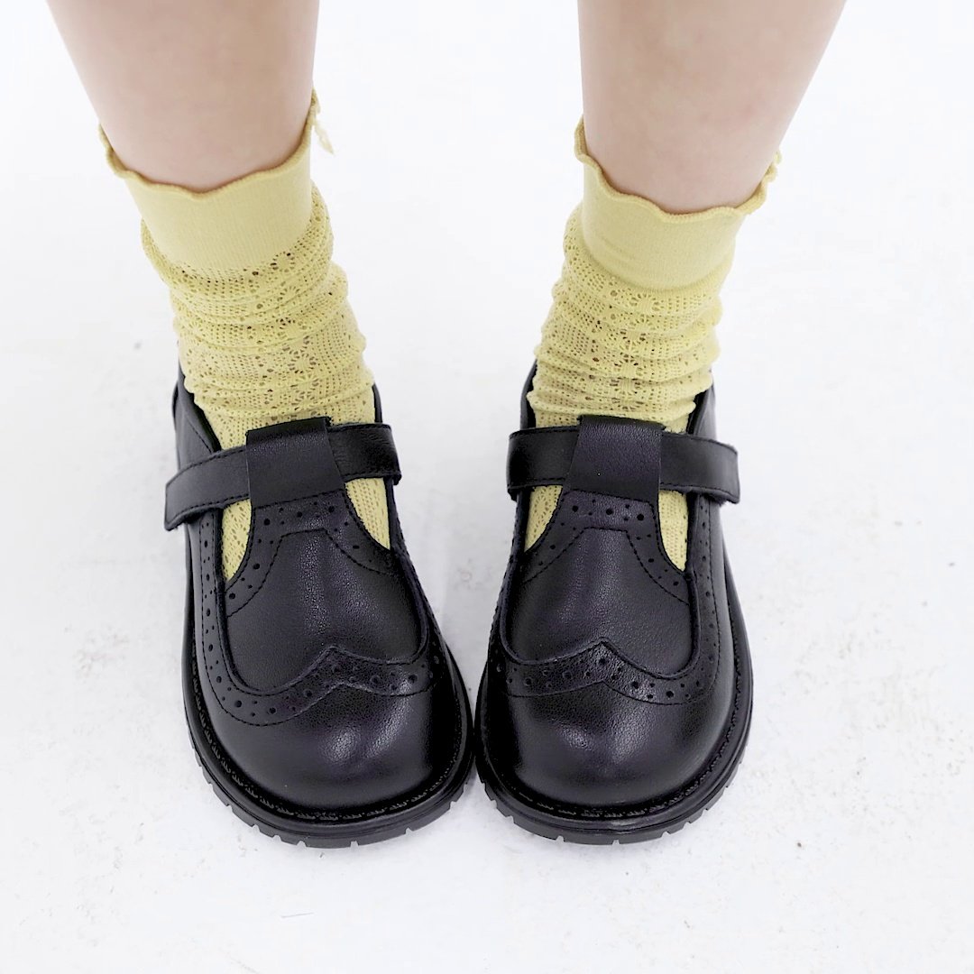 为什么越来越多家长选黑色英伦童鞋作为女孩日常首选？(图1)